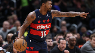 Лейкърс маха двама, за да вземе Маркъс Смарт