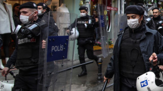 Турските сили за сигурност в събота са арестували най малко 72 трафиканти
