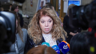 Йотова: Министър Хинков няма друг избор, освен да си даде оставката