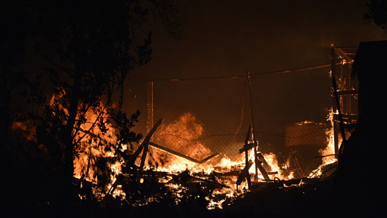 Големият мигрантски лагер Мория на Лесбос унищожен от пожар 