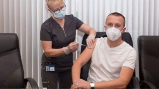 Нечувана досега мярка за стимулиране на ваксинацията се въвежда у