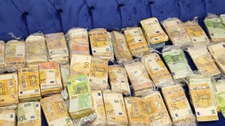 Митнически служители откриха недекларирана чужда валута в размер на 1