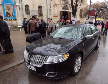 Събираха средства за нова кола на митрополит Кирил