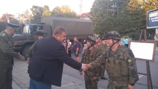 Каракачанов: "Бъди войник" трябва да събуди интереса на младите към армията 