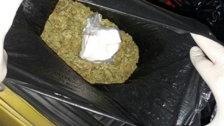 Криминалисти на ГДНП задържаха мъж с голямо количество наркотици Притежателят им