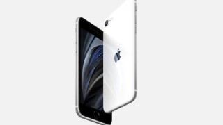 Новият iPhone SE изненадва анализаторите с по-високи продажби от очакваното