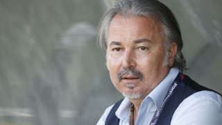 Бившият национален селекционер Ясен Петров се застъпи за настоящия треньор