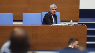 Служебните министри на финансите и на енергетиката Людмила Петкова