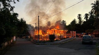 Франция обяви в петък нови мерки за вечерен час на