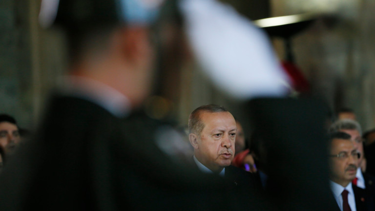 Турският президент Реджеп Ердоган обещава да унищожи терористичните групи на