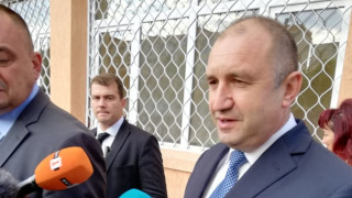 Радев готов със състава на новия служебен кабинет, но го пази в тайна