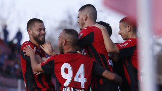 Защитникът на Локомотив София Емил Виячки подписа договор с македонския