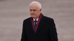 Политическата криза спира модернизацията в армията и наемането на нови войници