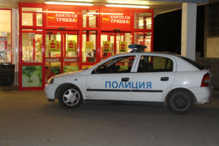 Голяма група роми ограби супермаркет в Казанлък пред очите на охраната