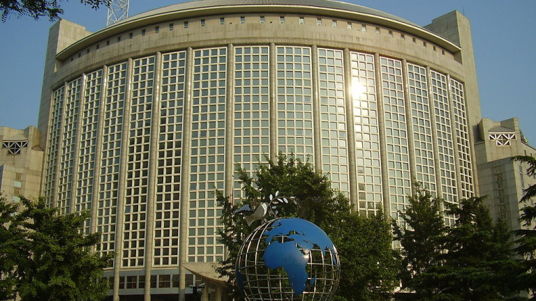 Китай: Няма да участваме в преговори с Русия и САЩ за ядрено разоръжаване