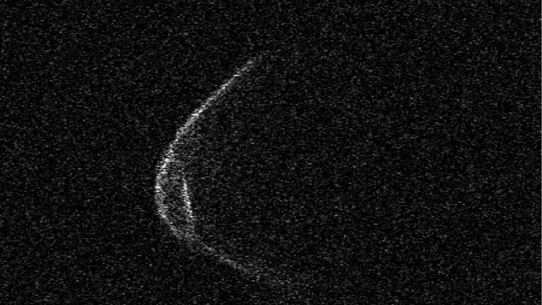 Голям астероид прелита край Земята, съобщават Press Association и Си
