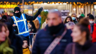 Протест в Нидерландия срещу новия здравен пропуск за влизане в барове