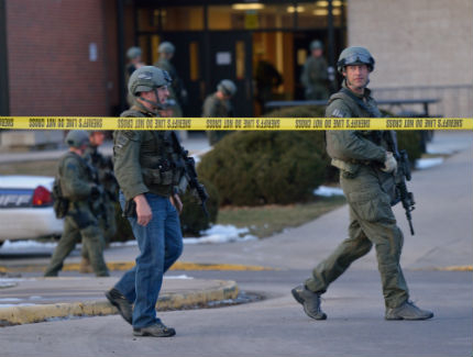Двама души са ранени при стрелба в училище в щата Колорадо
