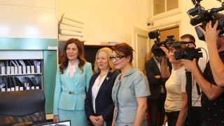 Парламентарните групи на ГЕРБ СДС ПП ДБ и ДПС внесоха в деловодството