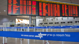 Палестинци откраднаха камион и нахлуха в летище Бен Гурион