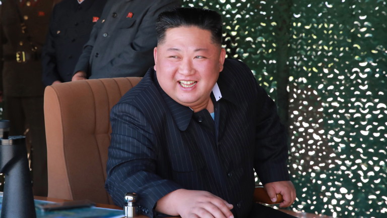 Лидерът на Северна Корея Ким Чен-ун използва техника за екзекуция