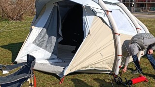 Фенът на ЦСКА Емил Кирилов опъна първата палатка пред базата