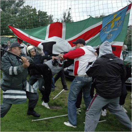 Мач от Интертото прекъснат заради фенове