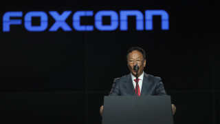 Приходите на Foxconn спадат заради епидемията в Китай