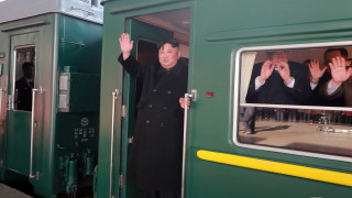 Лидерът на Северна Корея Ким Чен ун остана верен на