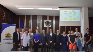 Зам министър Павлов обсъди с младите хора на Сливен Национална стратегия