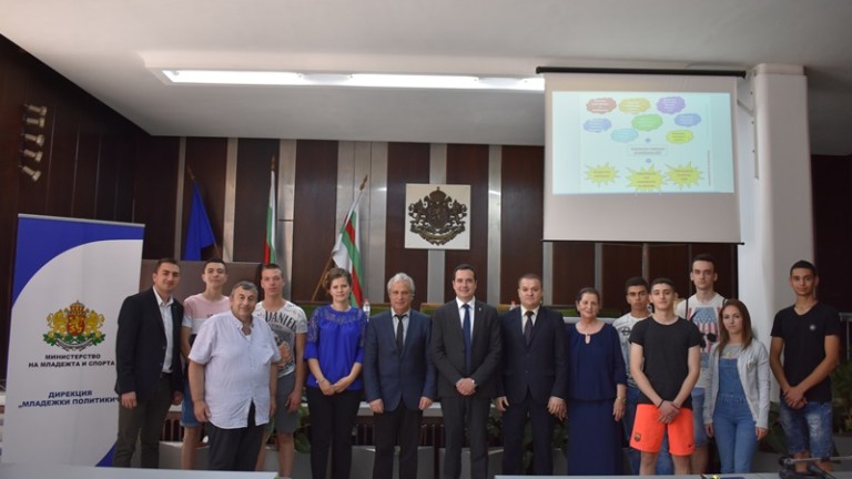 Зам.-министър Павлов обсъди с младите хора на Сливен Национална стратегия