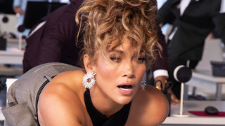 Дженифър Лопес знае как да държи феновете си в напрежение