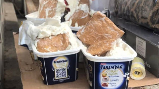 Румънки скриха златни пръстени и обеци в крема сирене