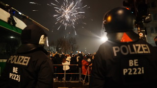 Служители на службите за спешна помощ са се притекли да