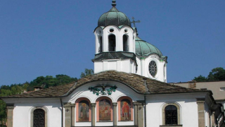 Вандали посегнаха и на манастир край В. Търново