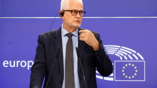 Финландският евродепутат Петри Сарвамаа е събрал нужните му 120 подписа