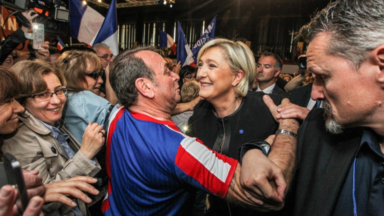 Партията на Марин льо Пен обяви знамето на ЕС за "олигархичен парцал"