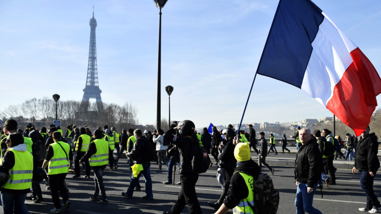 Протест на "Жълтите жилетки" преди вота във Франция