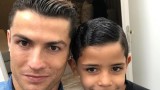 Роналдо тренира под карантина със сина си