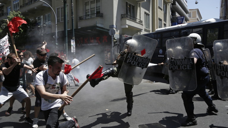 В Гърция анархисти щурмуваха министерство заради терорист от "17 ноември" 