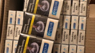 Задържаха 2 мъже за 600 000 къса незаконни цигари във Варна