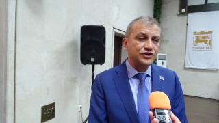 Илко Стоянов избира наместници след референдум