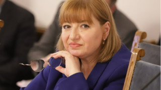 Не в неплатен отпуск, а с прекратени пълномощия от предишната си работа се оказва служебният премиер