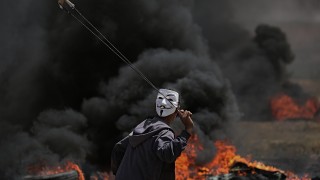 Израелски танкове са открили огън по трима палестинци които са