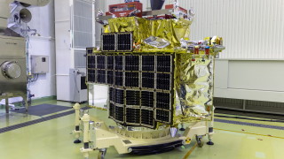 Японската космическа агенция заяви в събота че проучва комуникацията със
