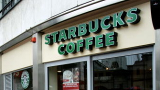 Starbucks намира работа на 2,5 хиляди бежанци в Европа
