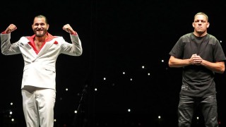 В ранните часове на неделния ден феновете на смесените бойни