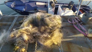 2 бр немаркирани риболовни уреди и 20 кг риба от