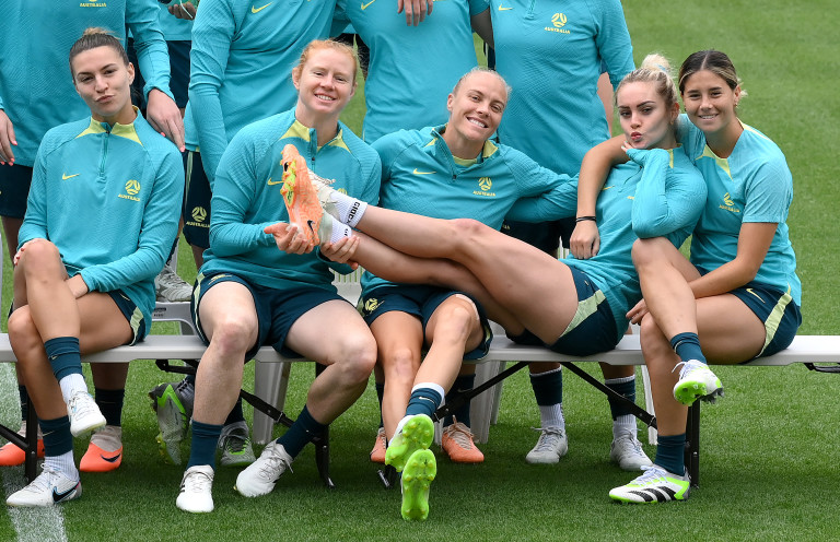 Австралийският тим се забавлява преди тренировка