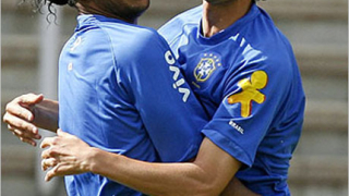 Кака и Роналдиньо в състава на Бразилия